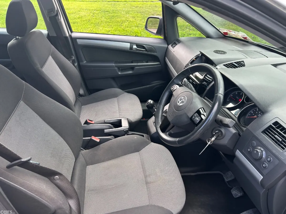 Vauxhall Zafira MPV, Diesel, 2013, Silver