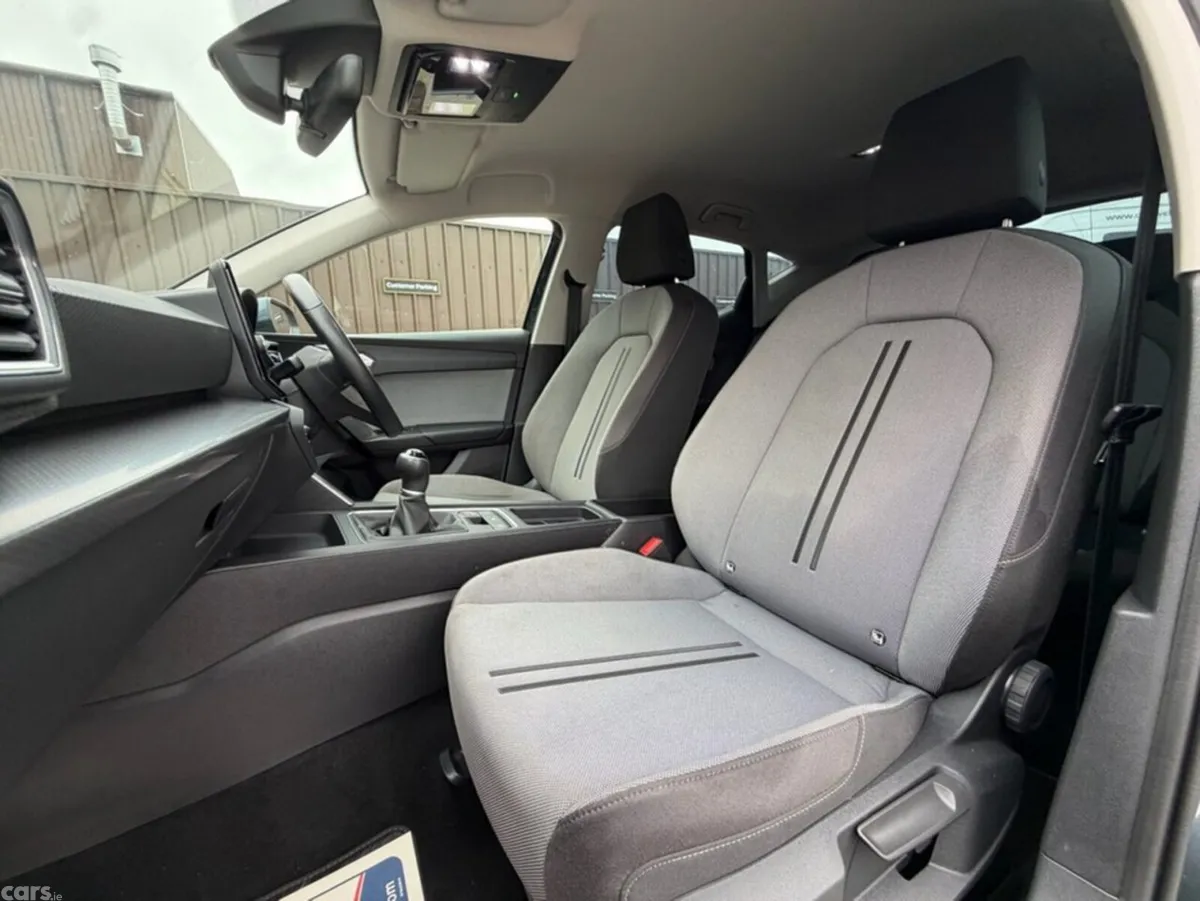 SEAT Leon Hatchback, Diesel, 2023, Grey