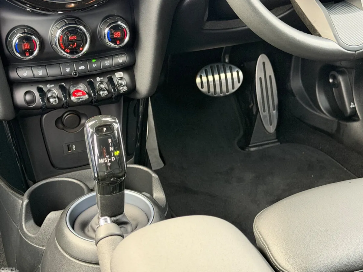 Mini Cooper Hatchback, Diesel, 2022, Grey