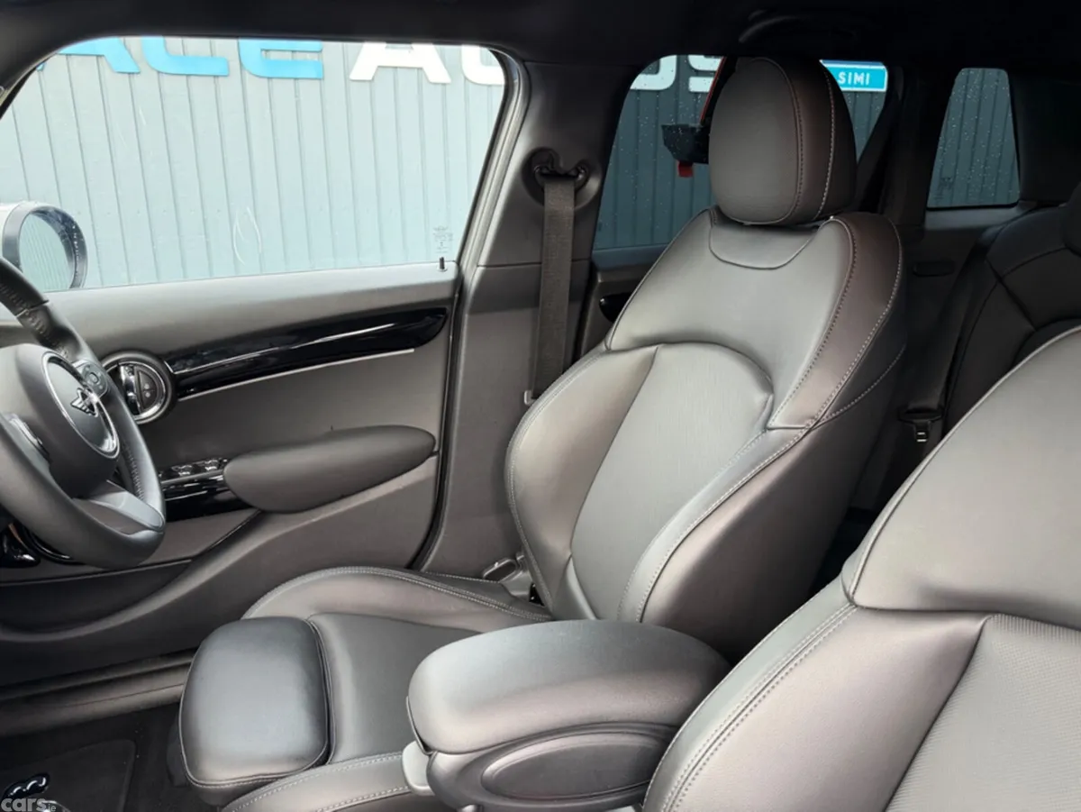 Mini Cooper Hatchback, Diesel, 2022, Grey