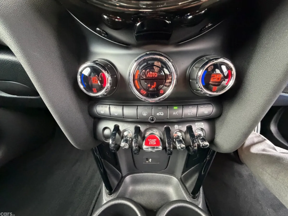 Mini Cooper Hatchback, Diesel, 2022, Grey
