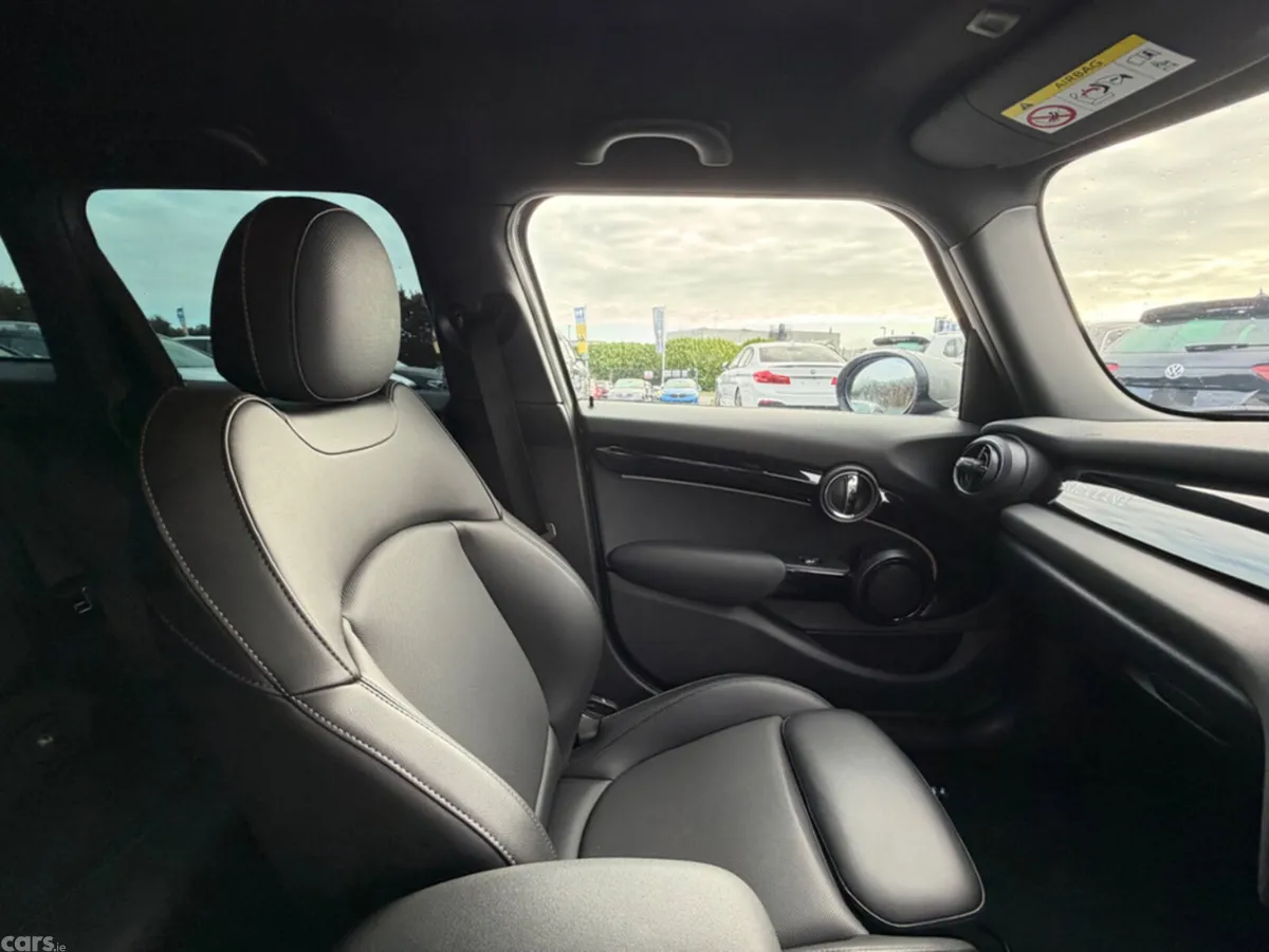 Mini Cooper Hatchback, Diesel, 2022, Grey