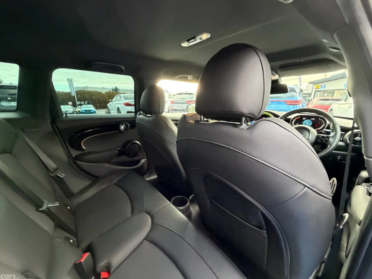 Mini Cooper Hatchback, Diesel, 2022, Grey