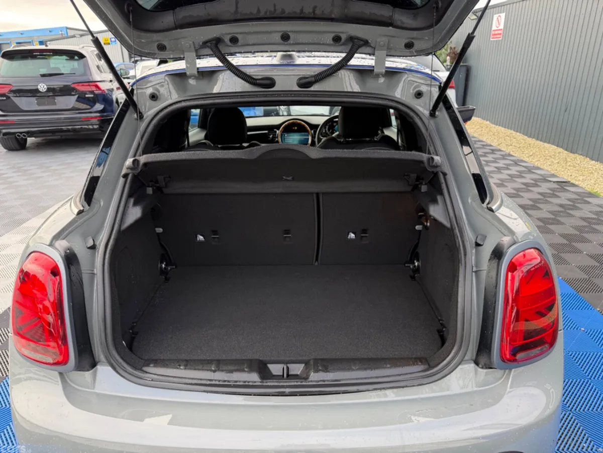 Mini Cooper Hatchback, Diesel, 2022, Grey
