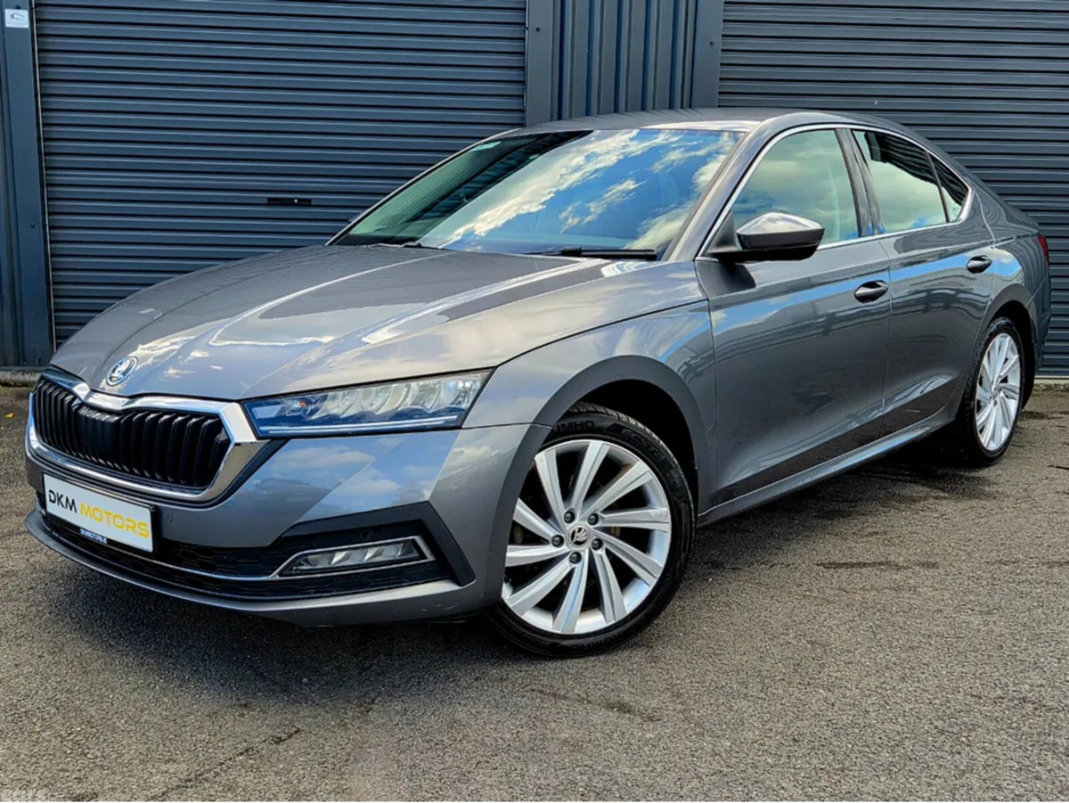 Skoda Octavia Hatchback, Diesel, 2023, Grey