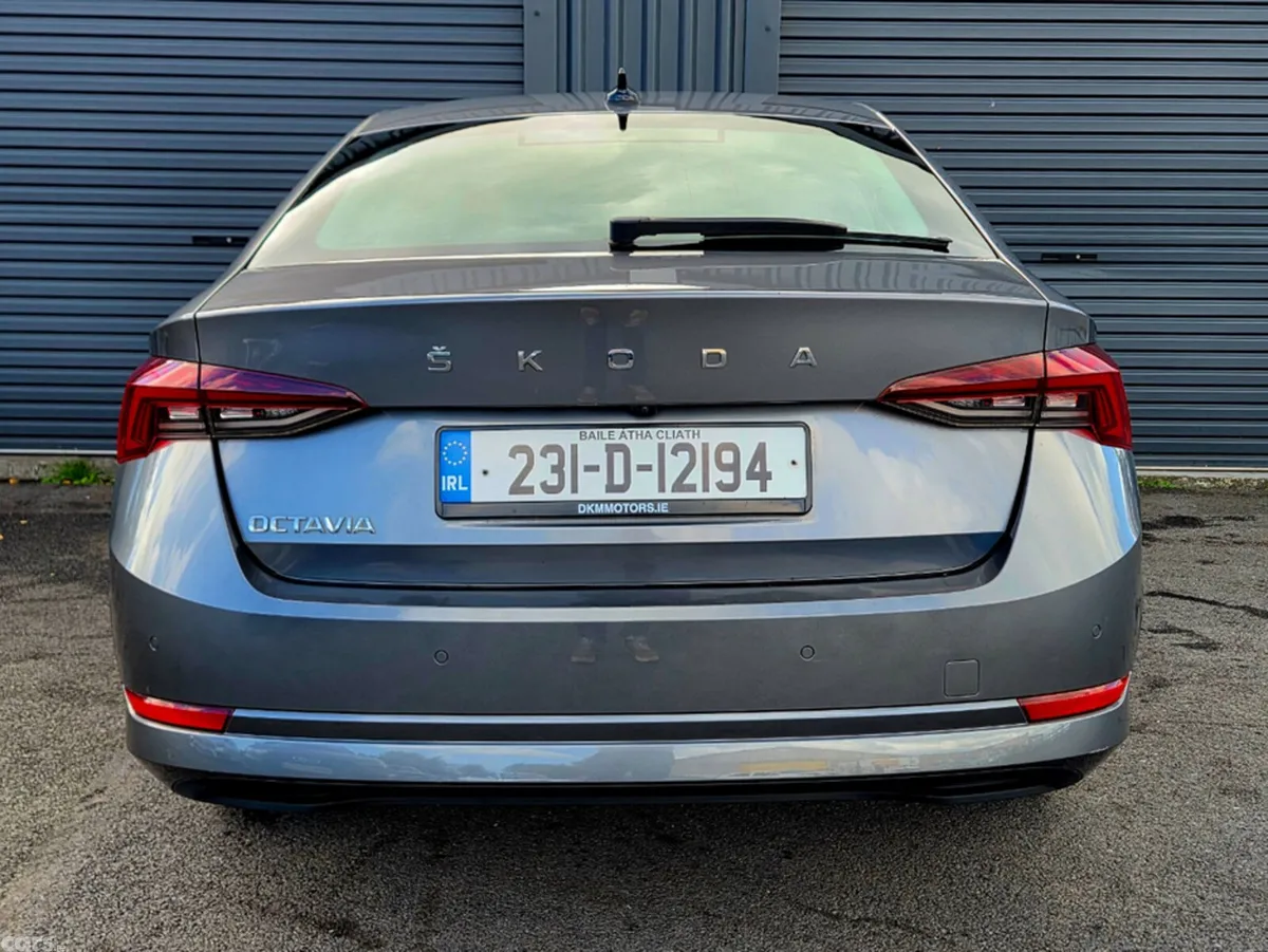 Skoda Octavia Hatchback, Diesel, 2023, Grey