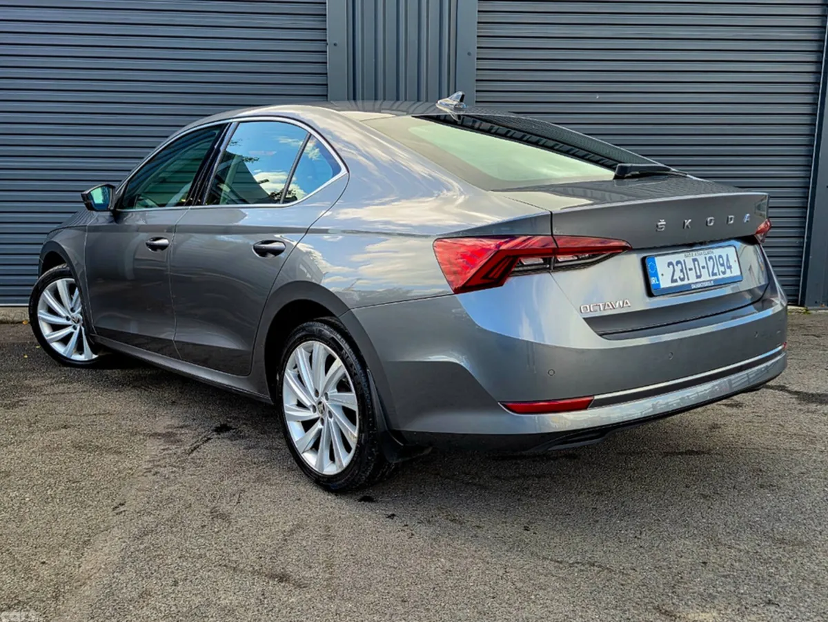 Skoda Octavia Hatchback, Diesel, 2023, Grey