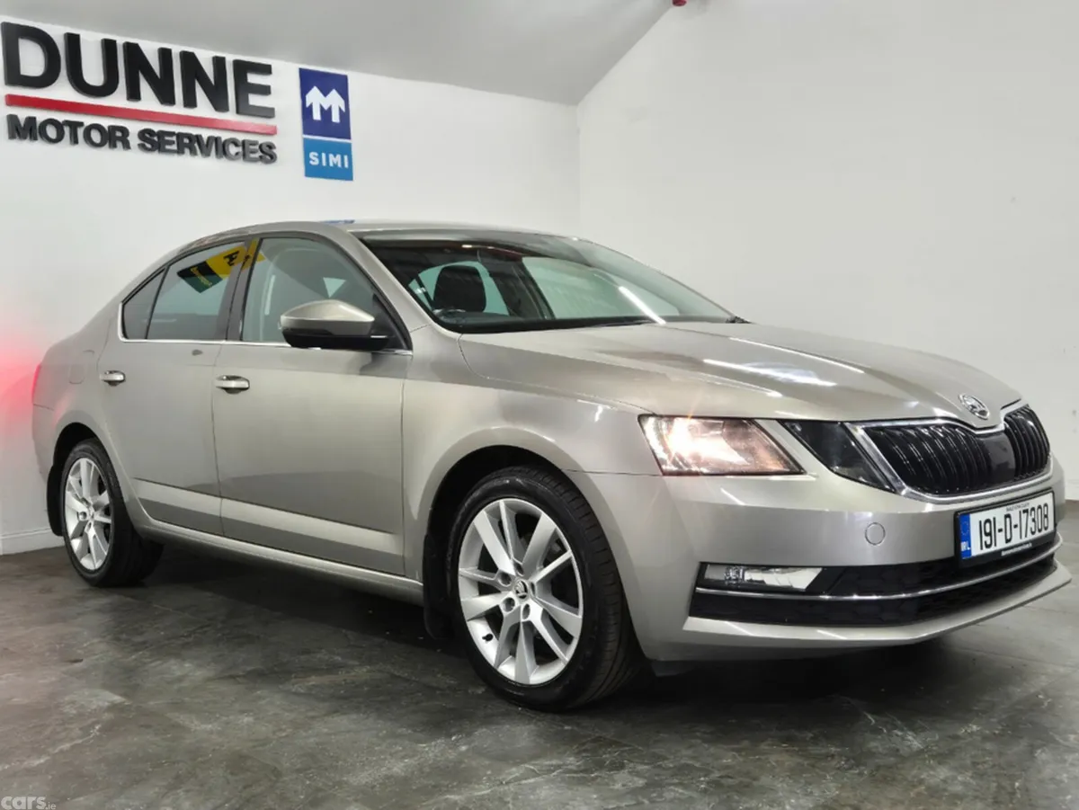 Skoda Octavia Hatchback, Diesel, 2019, Grey