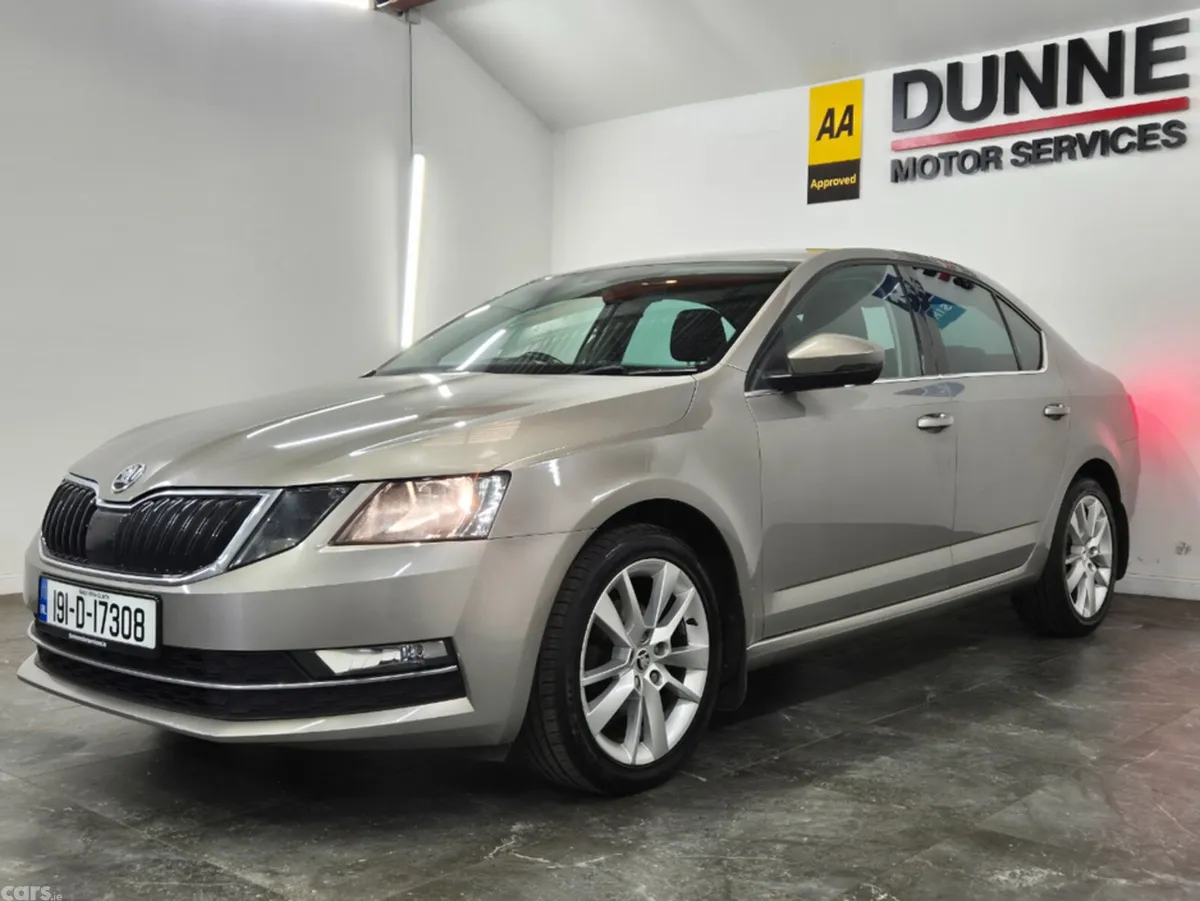 Skoda Octavia Hatchback, Diesel, 2019, Grey