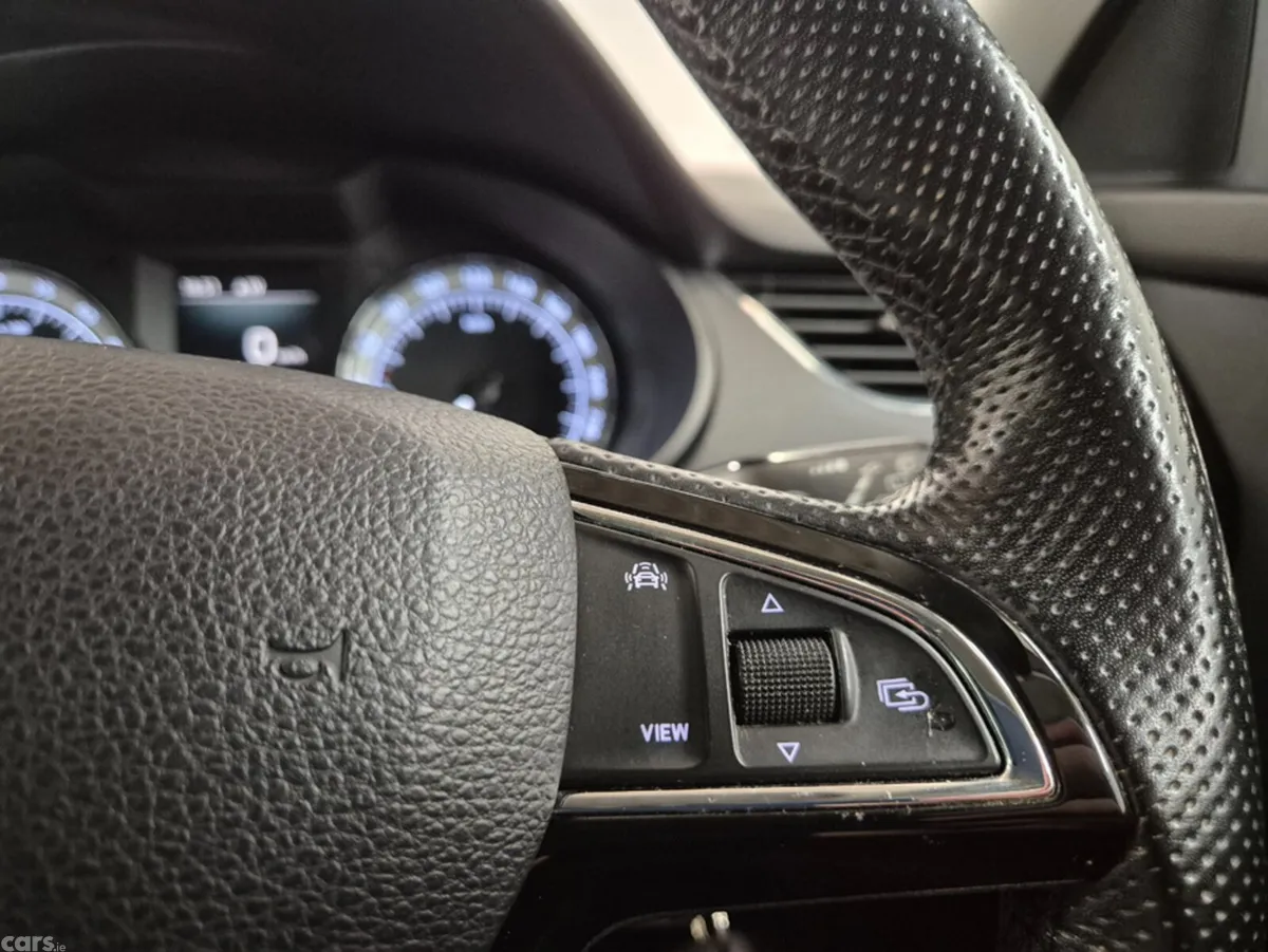 Skoda Octavia Hatchback, Diesel, 2019, Grey