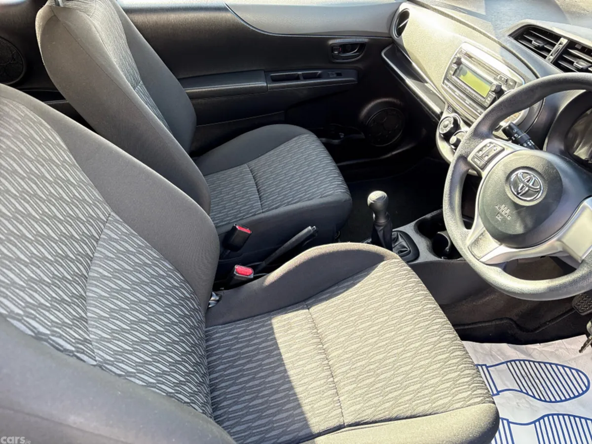 Toyota Yaris Hatchback, Petrol, 2014, Green