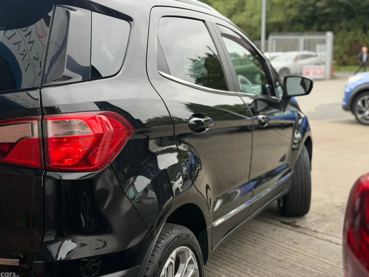 Ford EcoSport Hatchback, Petrol, 2019, Black