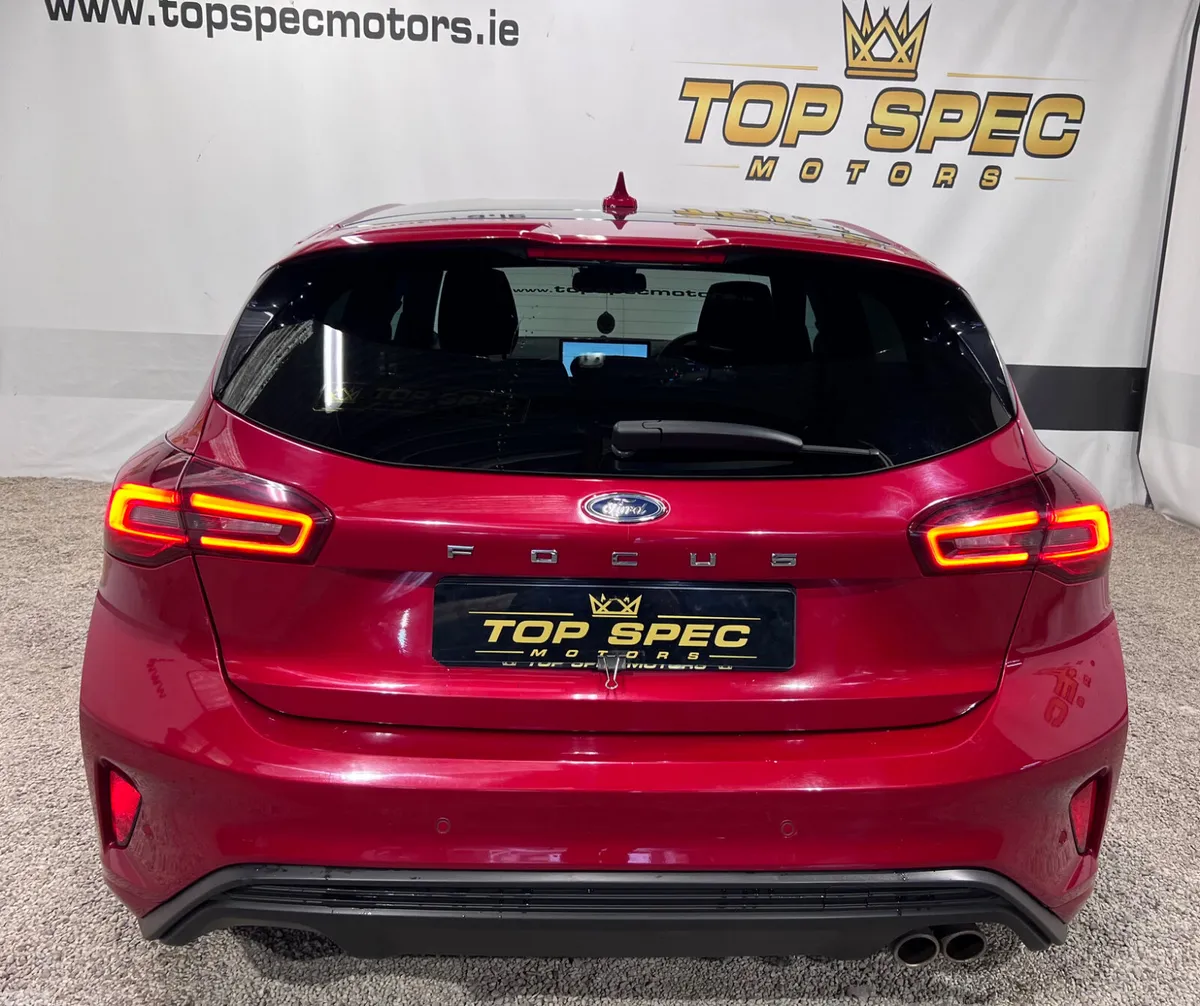 Ford Focus Hatchback, Petrol, 2023, Red