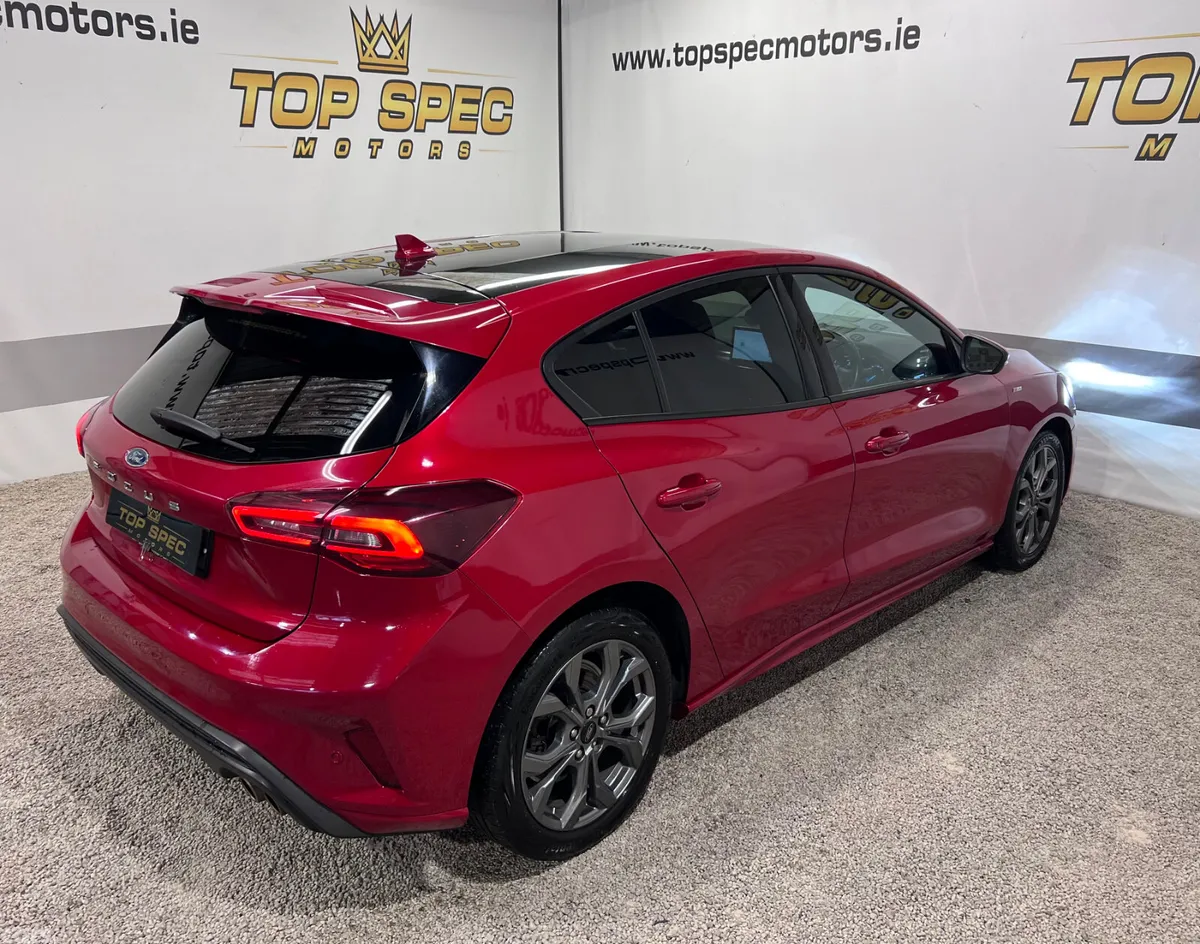 Ford Focus Hatchback, Petrol, 2023, Red