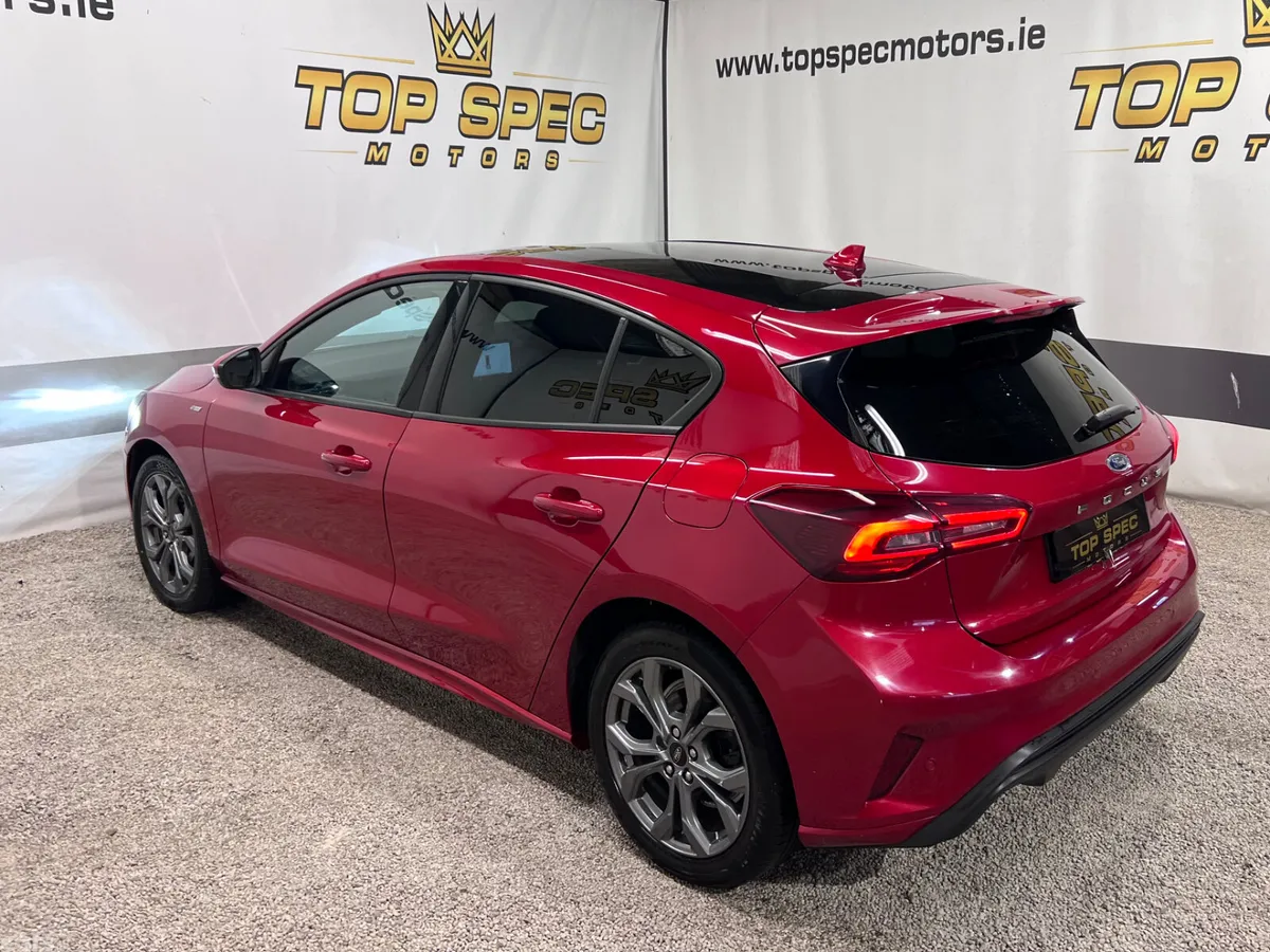 Ford Focus Hatchback, Petrol, 2023, Red