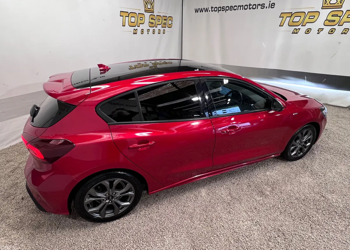Ford Focus Hatchback, Petrol, 2023, Red