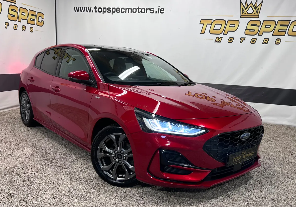 Ford Focus Hatchback, Petrol, 2023, Red