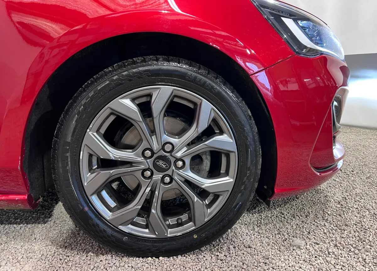 Ford Focus Hatchback, Petrol, 2023, Red