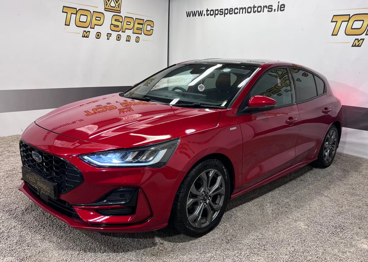 Ford Focus Hatchback, Petrol, 2023, Red