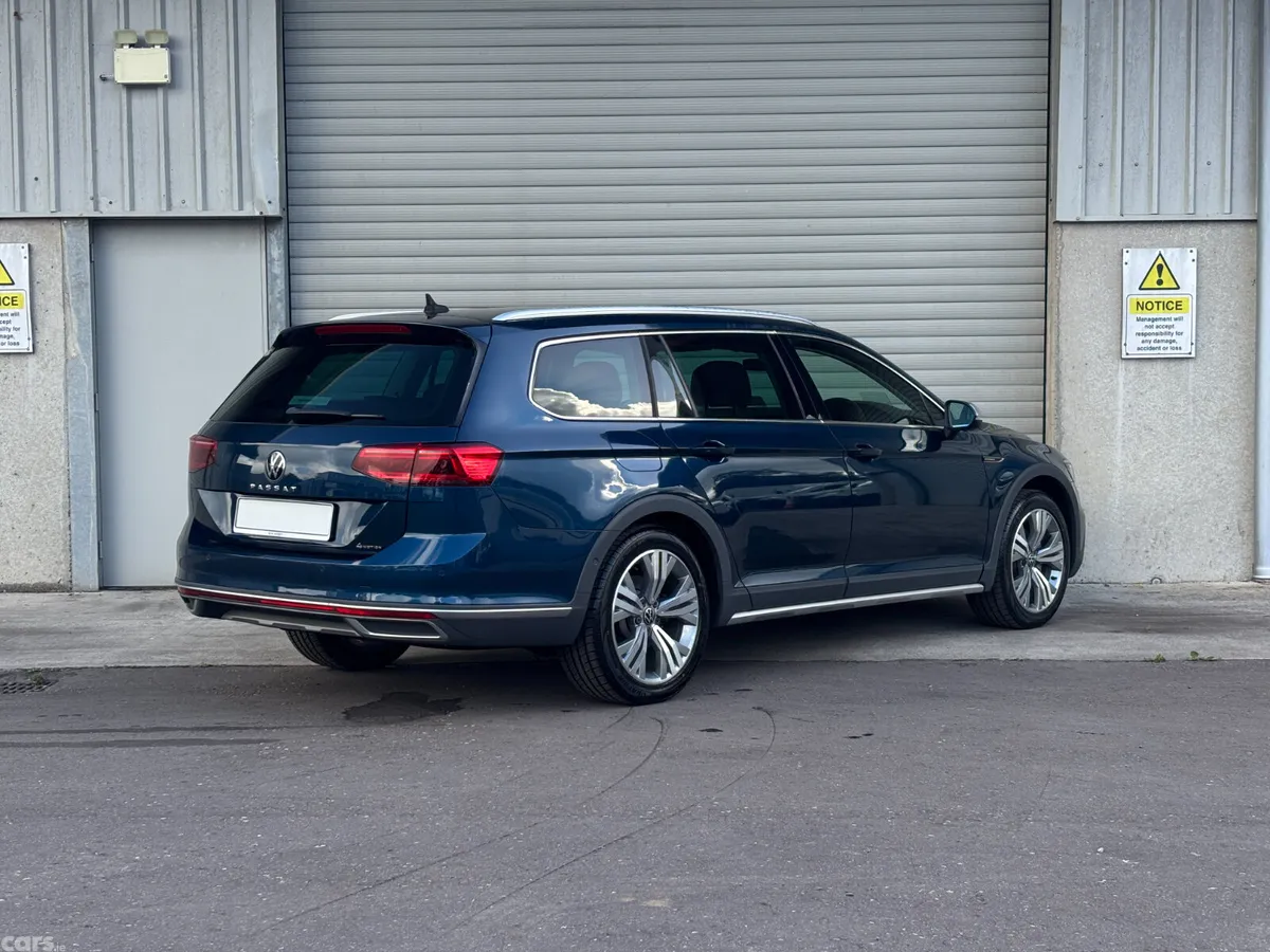 Volkswagen Passat Estate, Diesel, 2021, Blue