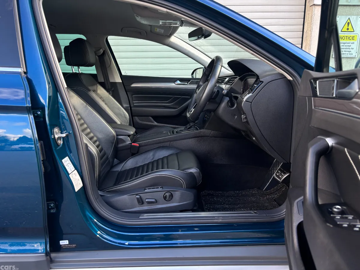 Volkswagen Passat Estate, Diesel, 2021, Blue