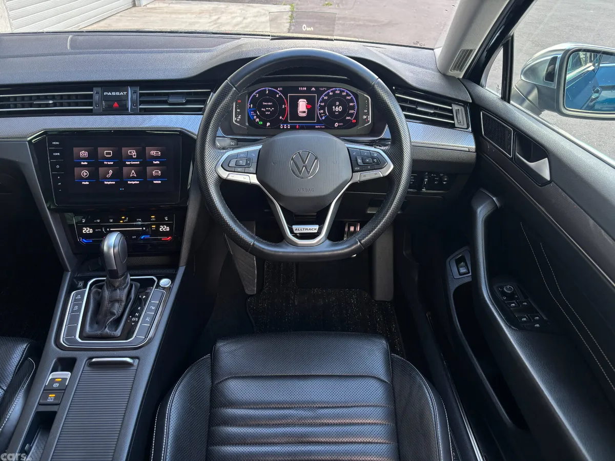 Volkswagen Passat Estate, Diesel, 2021, Blue