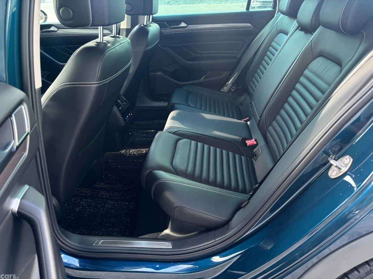 Volkswagen Passat Estate, Diesel, 2021, Blue