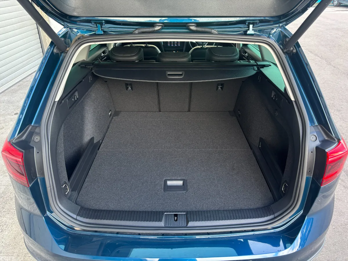 Volkswagen Passat Estate, Diesel, 2021, Blue