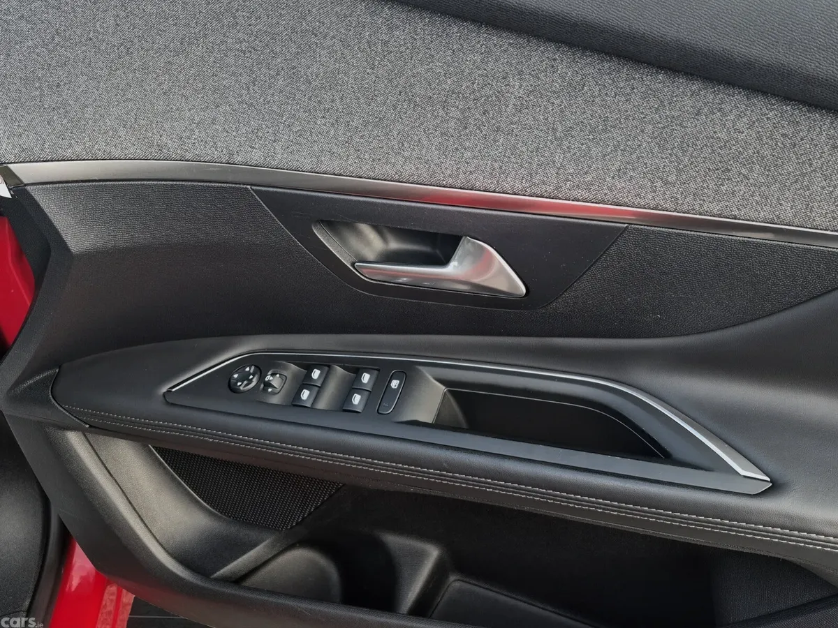 Peugeot 3008 SUV, Diesel, 2017, Red