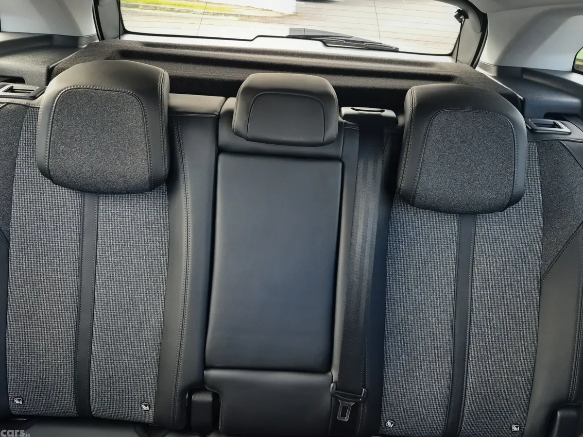 Peugeot 3008 SUV, Diesel, 2017, Red
