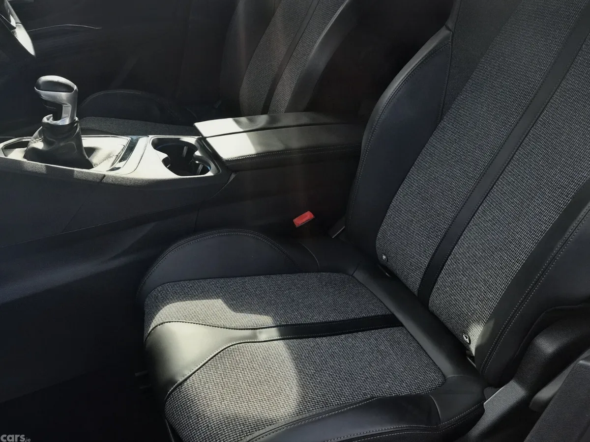 Peugeot 3008 SUV, Diesel, 2017, Red