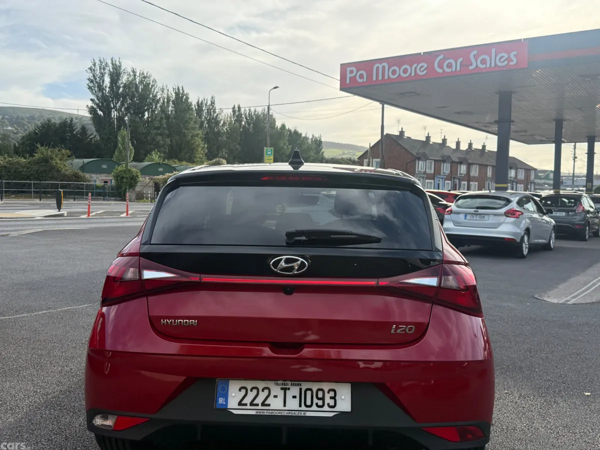 Hyundai i20 Hatchback, Petrol, 2022, Red