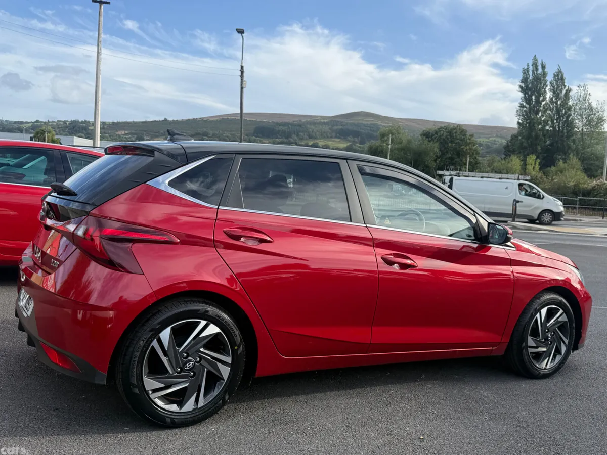 Hyundai i20 Hatchback, Petrol, 2022, Red