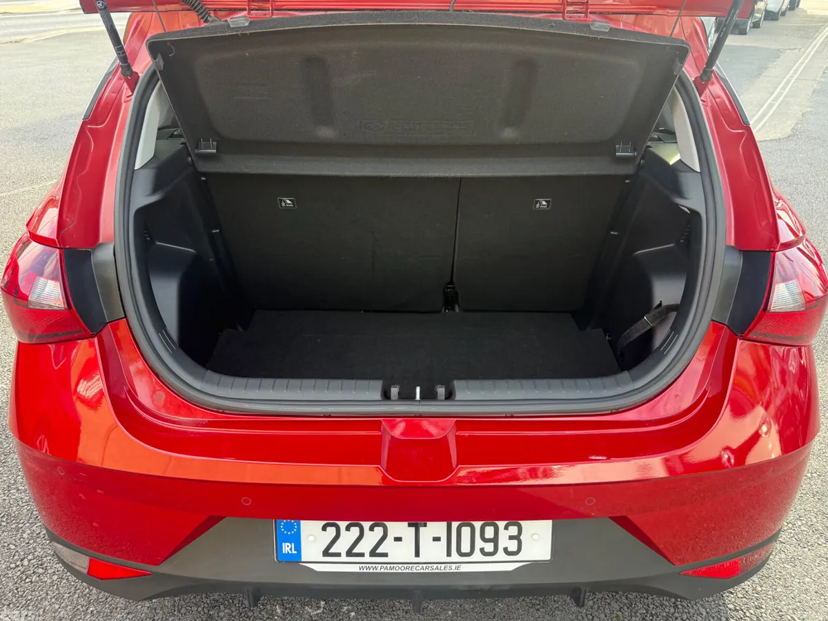 Hyundai i20 Hatchback, Petrol, 2022, Red