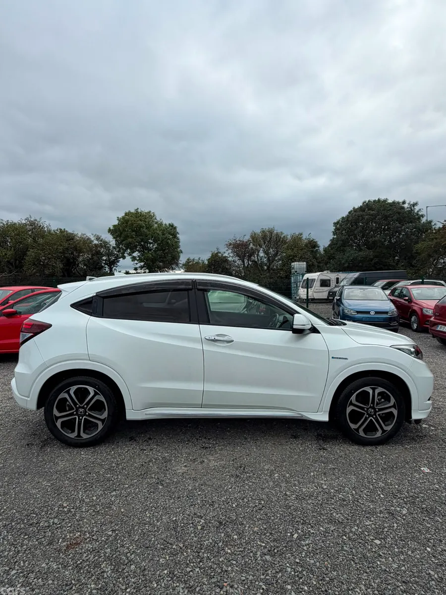 Honda Vezel SUV, Petrol Hybrid, 2017, White