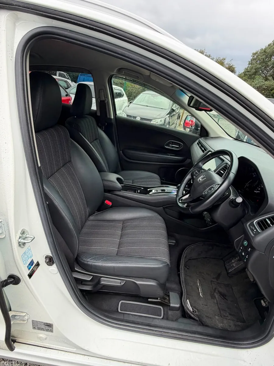 Honda Vezel SUV, Petrol Hybrid, 2017, White