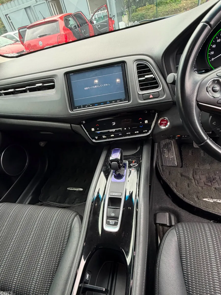 Honda Vezel SUV, Petrol Hybrid, 2017, White