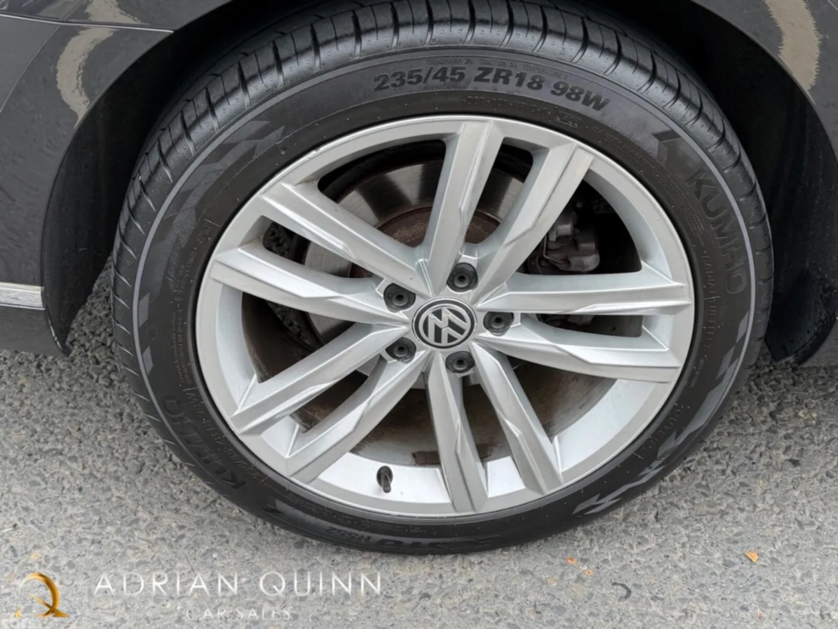 Volkswagen Passat Saloon, Diesel, 2019, Grey