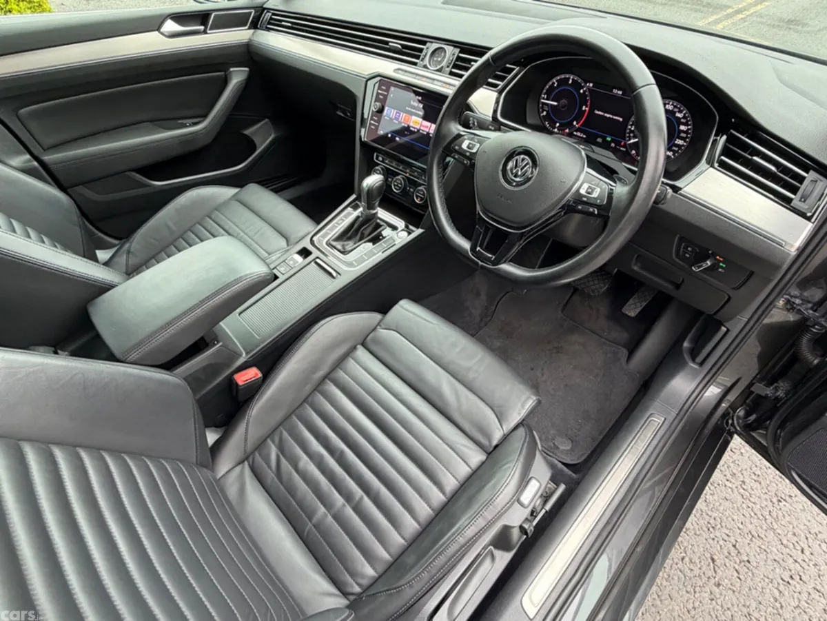 Volkswagen Passat Saloon, Diesel, 2019, Grey