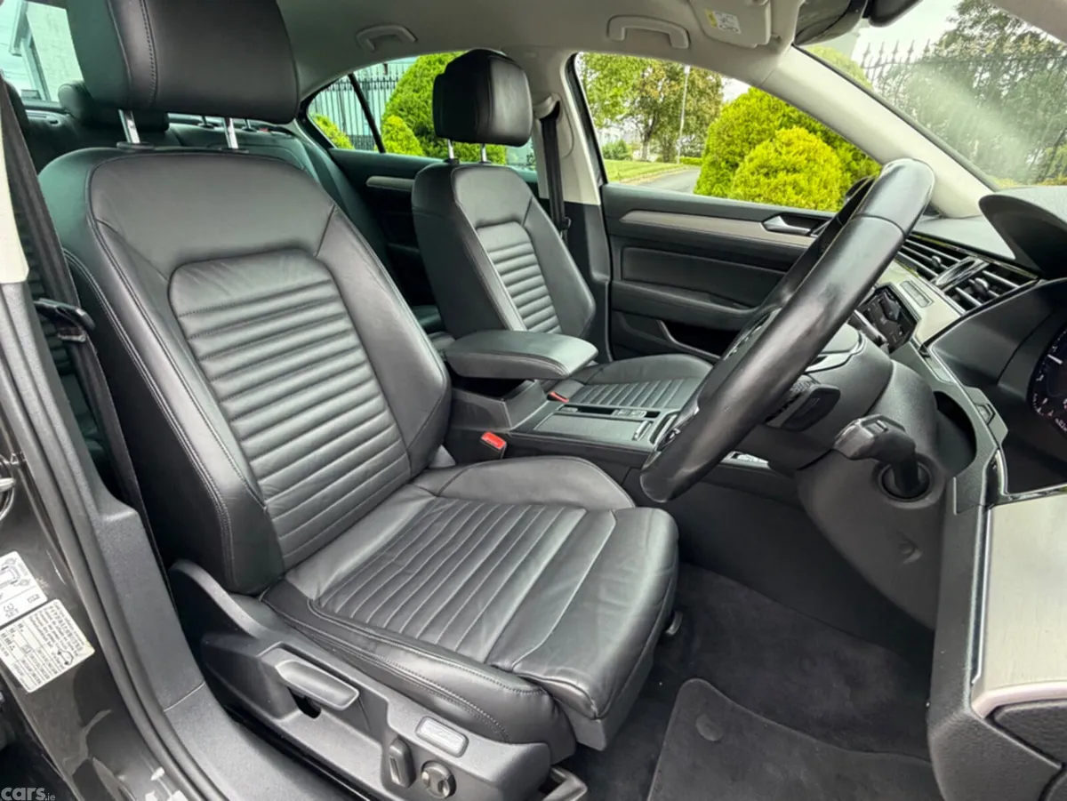 Volkswagen Passat Saloon, Diesel, 2019, Grey