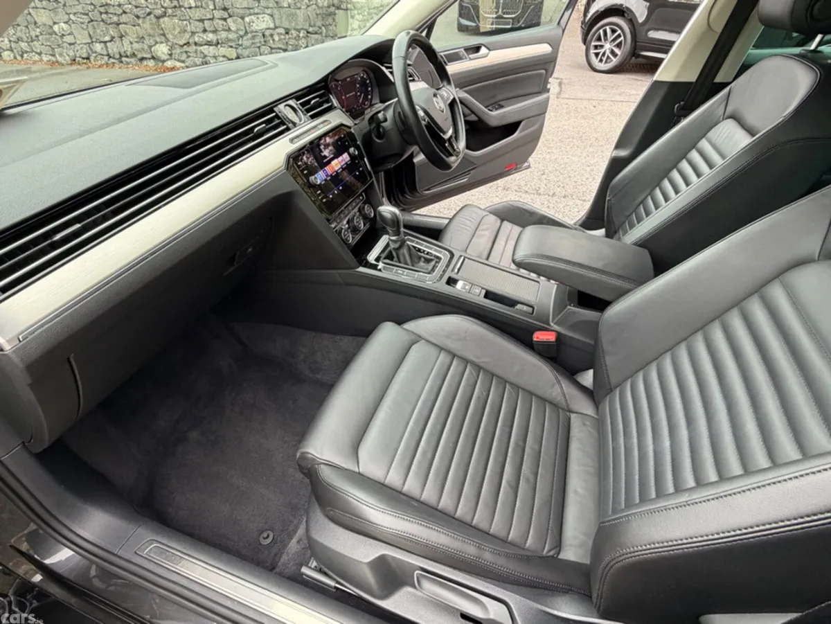 Volkswagen Passat Saloon, Diesel, 2019, Grey