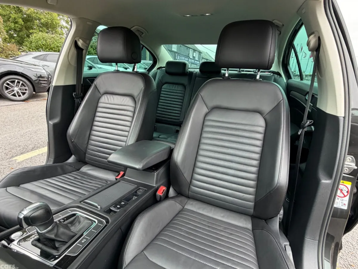 Volkswagen Passat Saloon, Diesel, 2019, Grey