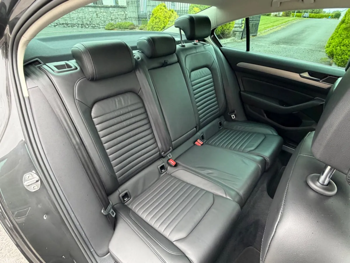 Volkswagen Passat Saloon, Diesel, 2019, Grey