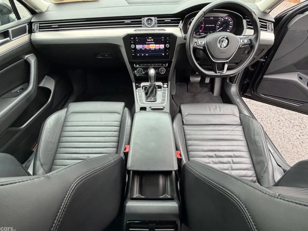 Volkswagen Passat Saloon, Diesel, 2019, Grey