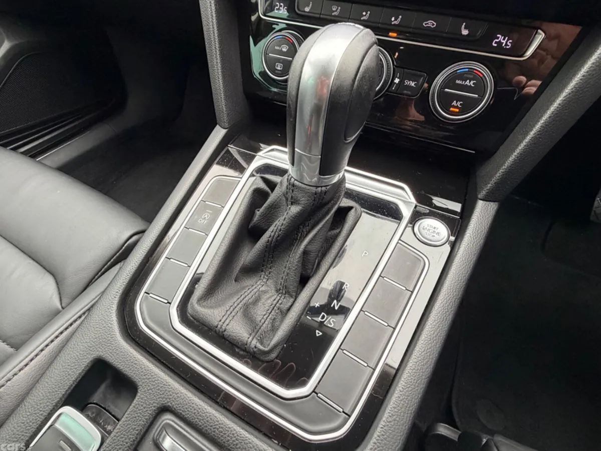 Volkswagen Passat Saloon, Diesel, 2019, Grey