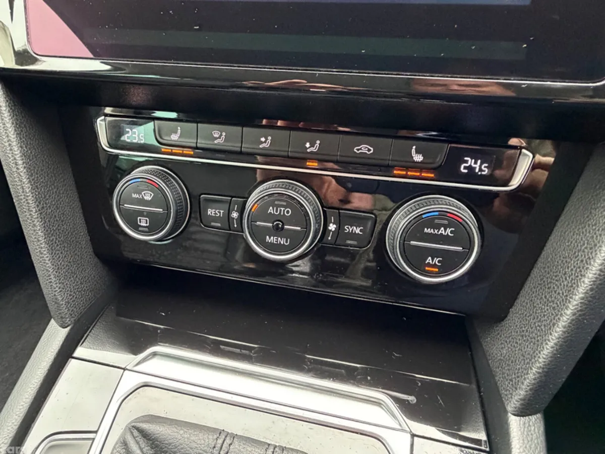 Volkswagen Passat Saloon, Diesel, 2019, Grey