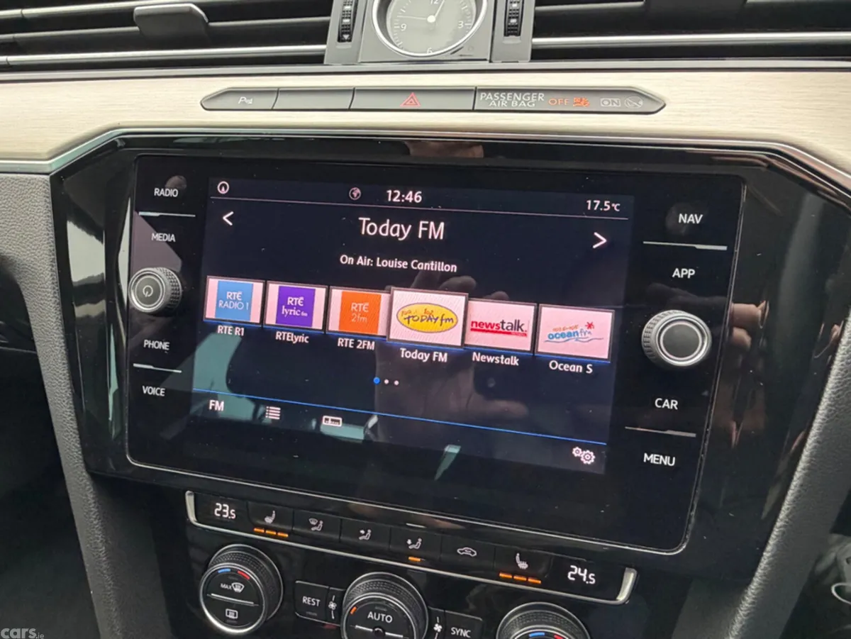 Volkswagen Passat Saloon, Diesel, 2019, Grey