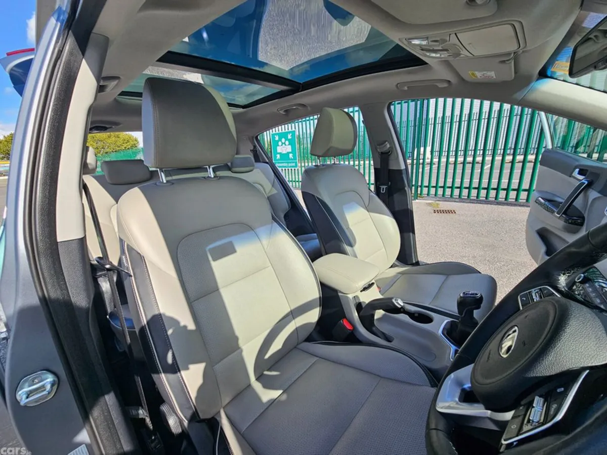 Kia Sportage MPV, Diesel Hybrid, 2021, Grey