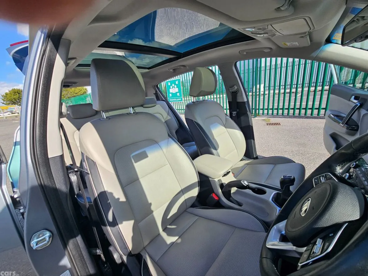 Kia Sportage MPV, Diesel Hybrid, 2021, Grey
