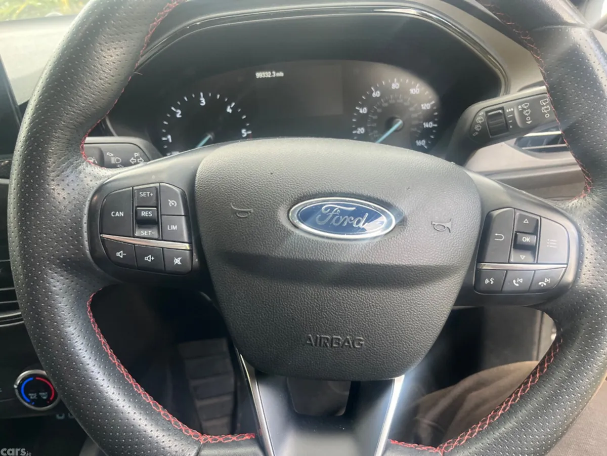 Ford Focus Hatchback, Diesel, 2021, Grey